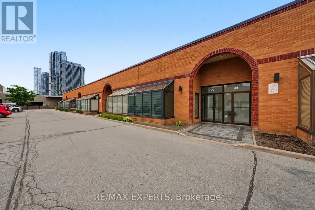 35 - 400 Creditstone Road, Vaughan (Concord)